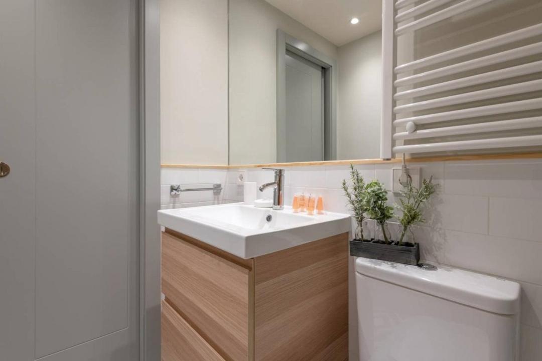 Sophisticated Brand New Flat Apartment Madrid Bagian luar foto